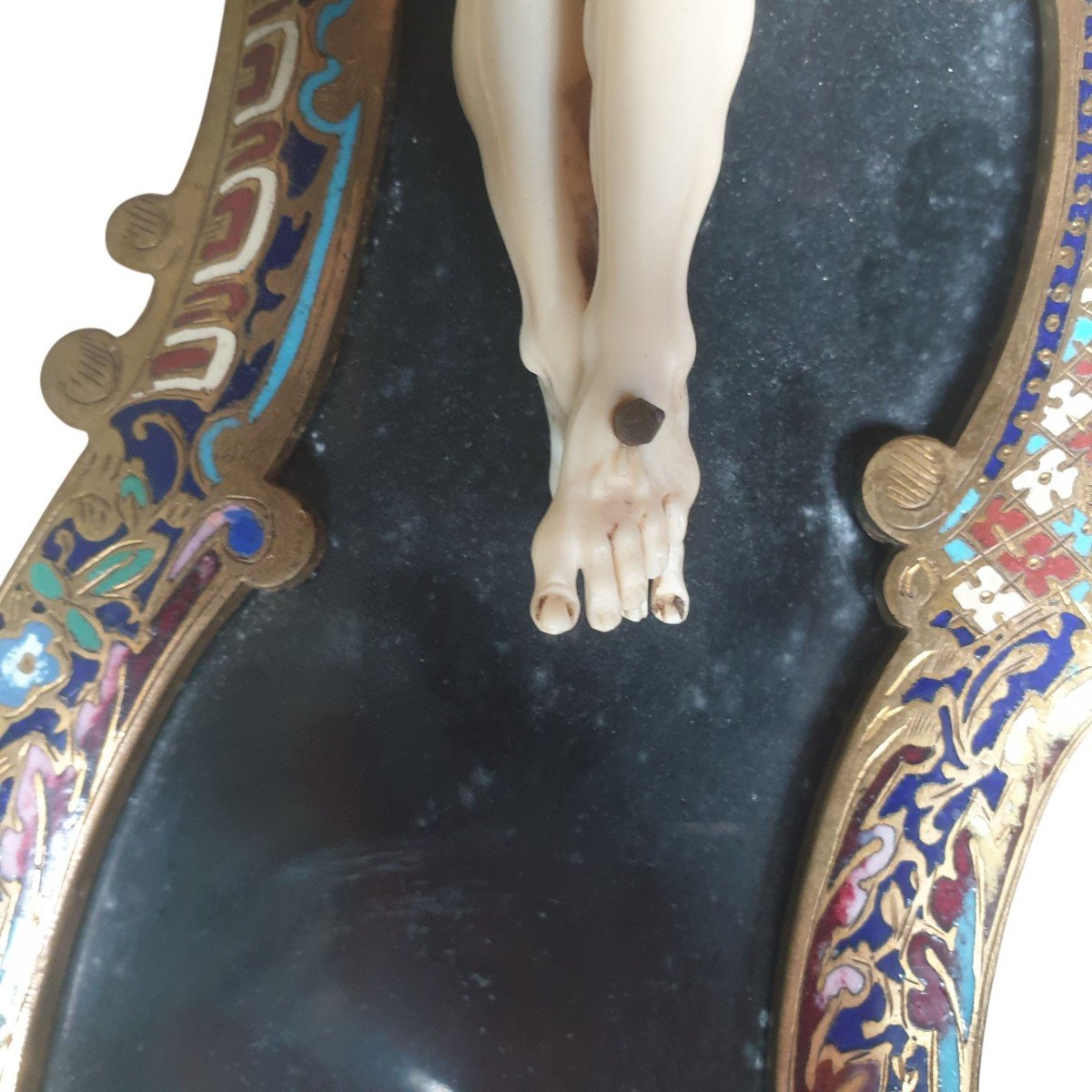  An Exceptional Napoleon III-era Crucifix Made Of Gilded Bronze, Cloisonné Enamel, And Precious Materials -photo-3