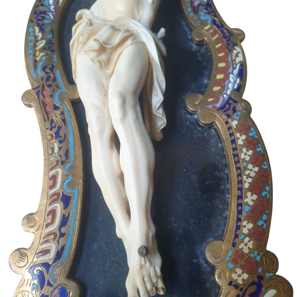  An Exceptional Napoleon III-era Crucifix Made Of Gilded Bronze, Cloisonné Enamel, And Precious Materials -photo-1