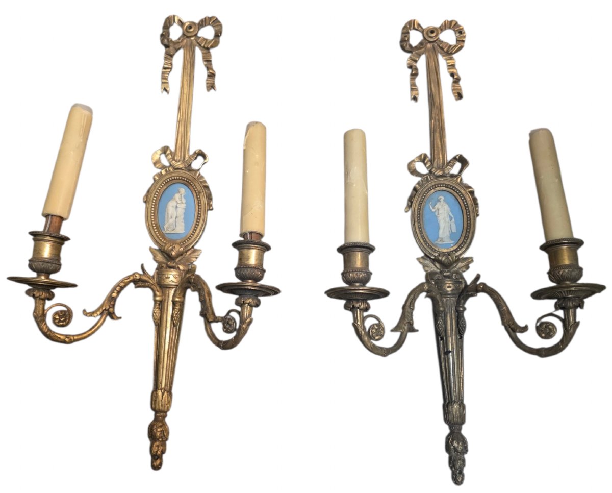  ernest Louis Mottheau Paris aire d'appliques Louis XVI en bronze doré et médaillons biscuit 