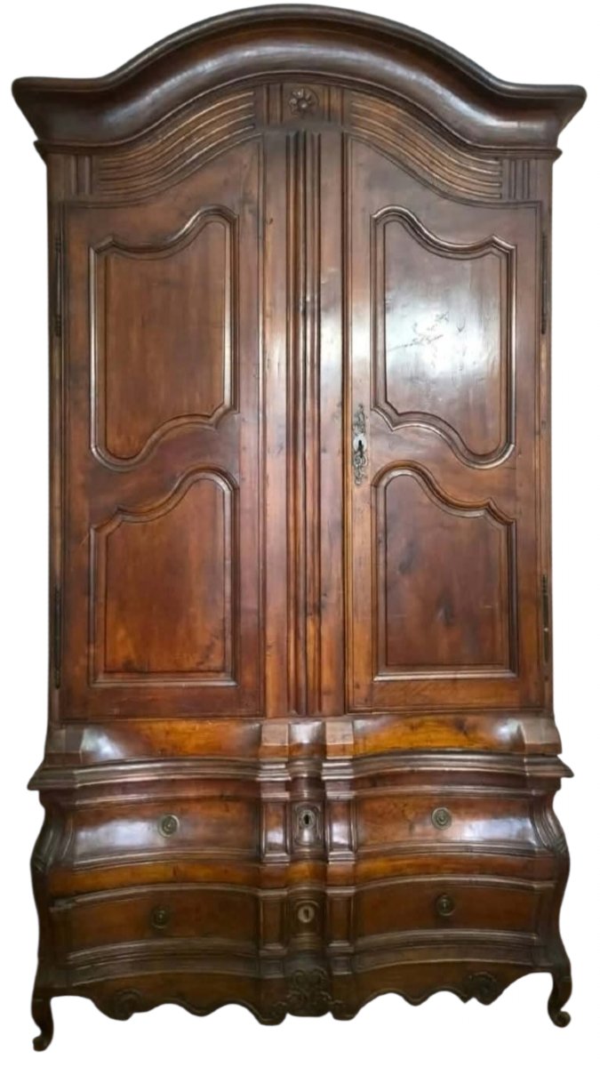Rare 18th-century Chest Of Drawers In Solid Walnut And Oak  Rhône Valley, Provence 