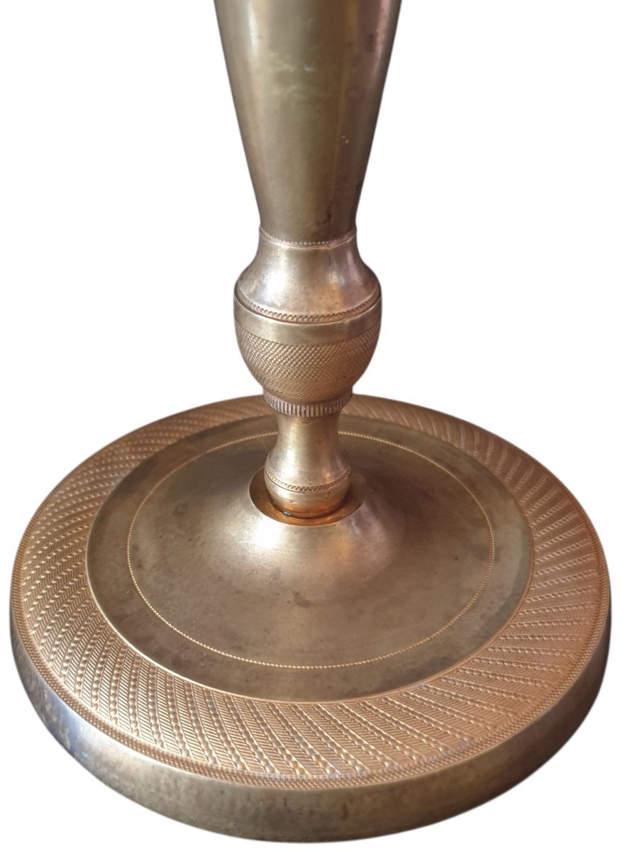  Paire de bougeoirs d'époque Empire ciselé à motifs guillochés H 23,5 cm élégant-photo-3