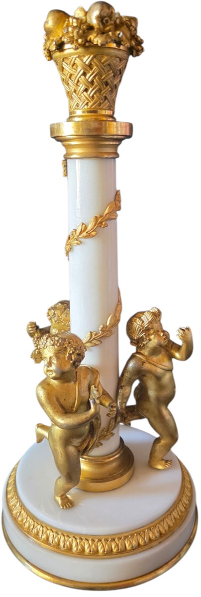 Important flambeau en bronze doré et marbre blanc dans le goût de Clodion Boizot  Époque XIXe 