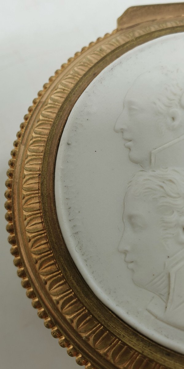 Boite Legitimiste De La Famille Royale Sous La Restauration Bronze Et Porcelaine De Sevres-photo-1