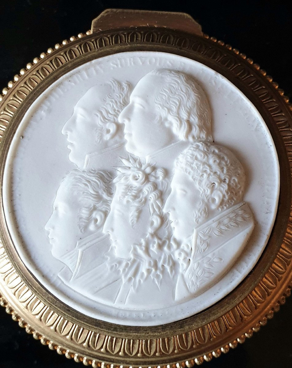 Boite Legitimiste De La Famille Royale Sous La Restauration Bronze Et Porcelaine De Sevres