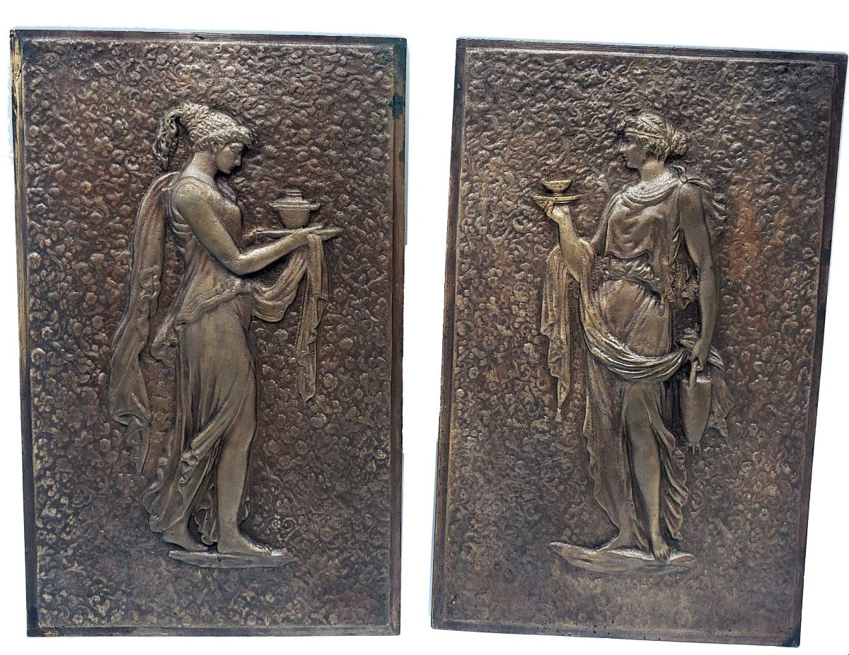 PAIRE DE PLAQUE EN BRONZE XIXeme FEMMES A L'ANTIQUE DANS LE GOUT DE FERDINAND BARBEDIENNE 