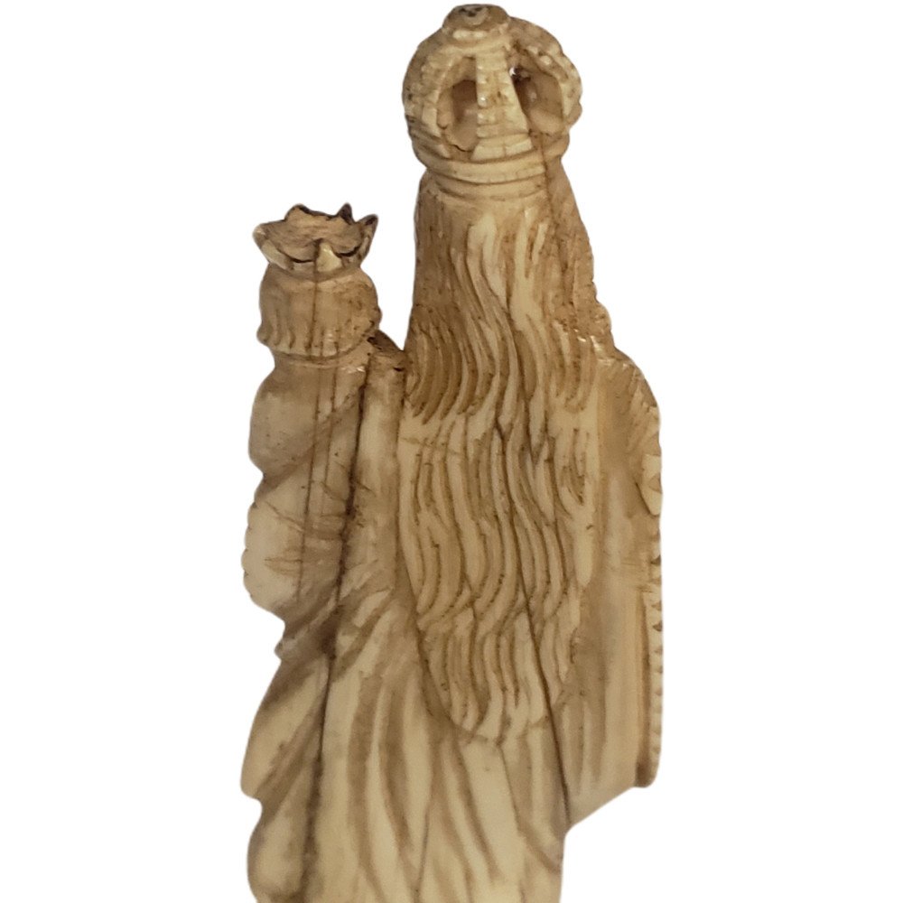 Vierge Couronnée à l'Enfant En Ivoire Sculpte En Ronde-bosse Travail Indo-portugais XVIIe Siècl-photo-3