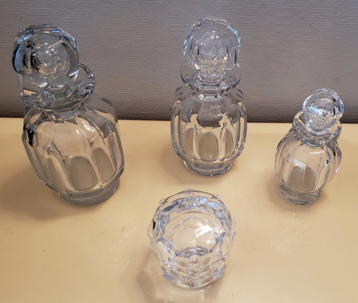 Three Perfume Bottles And A Compact Baccarat Crystal Model Malmaison-photo-3