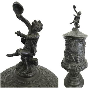 Coupe En Bronze Richement Ornée De Scènes Dédiées Aux Plaisirs De La Vie