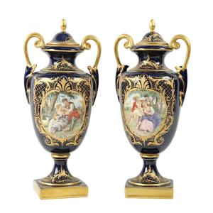 Paire De Vase Couverts En Porcelaine De Paris Bleu Nuit 