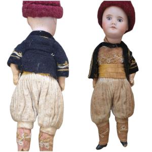 Poupée tête porcelaine SFBJ en tenue d'époque 