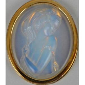 Lalique broche en cristal bleu opalescent 