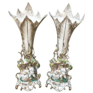 Paire de grand vases en porcelaine de Paris dorure et polychrome XIXeme 