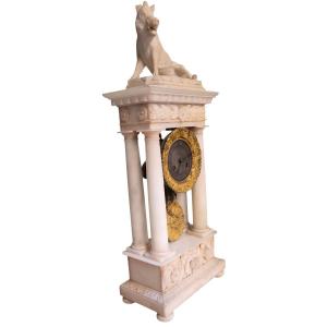Pendule en marbre de carrare et bronze doré sculpture sanglier debut XIXeme