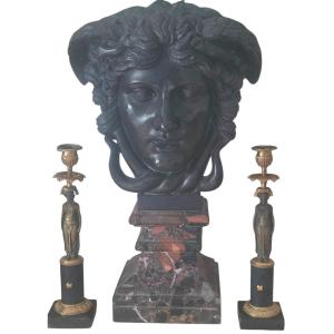Paire de flambeaux bougeoirs Époque Empire en bronze et marbre noir XIXe siècle
