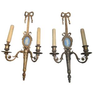 Ernest Louis Mottheau, Paris: Set Of Louis XVI-style Wall Sconces In Gilded Bronze With Biscuit Medallions