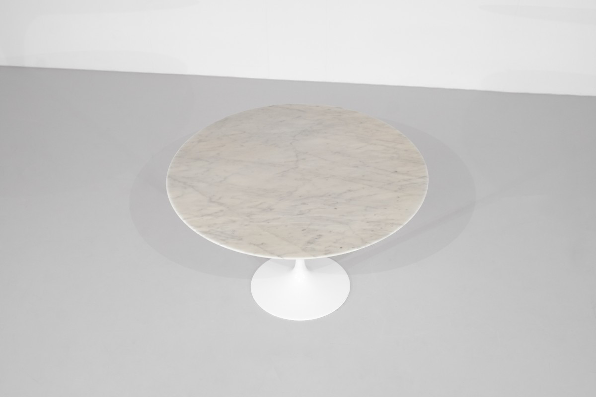 Table à manger " Tulip " en marbre par Eero Saarinen pour Knoll International, USA 1956.