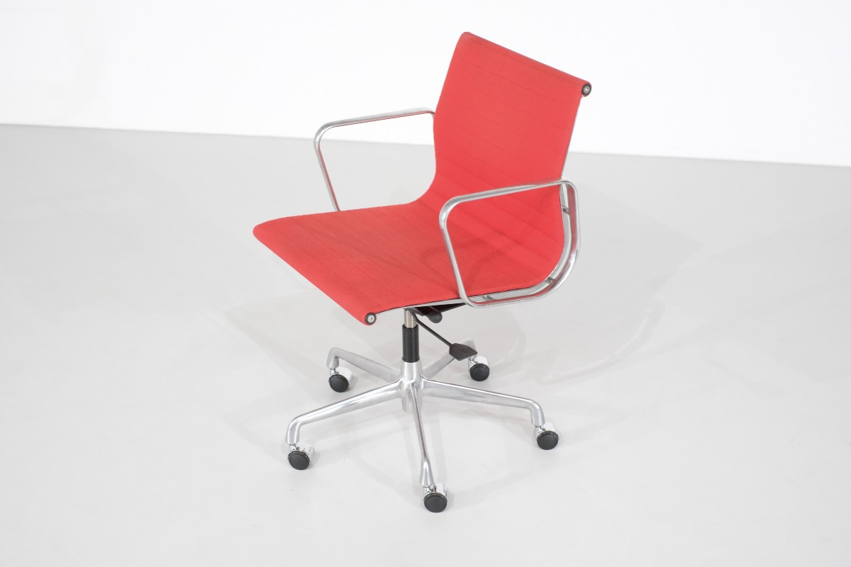 Fauteuil " EA 117 " Charles Ray Eames pour ICF, États-Unis 1969.