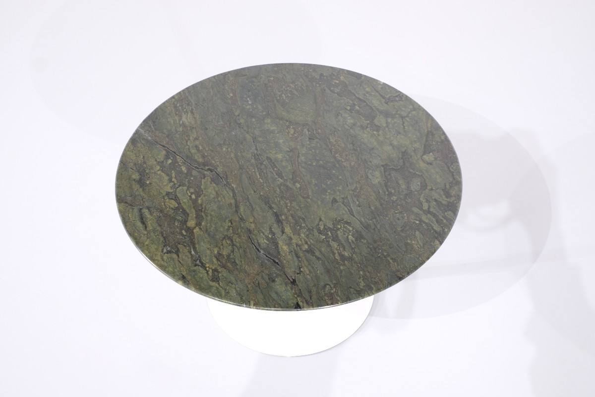 Table basse " Tulip " en marbre par Eero Saarinen pour Knoll, USA.