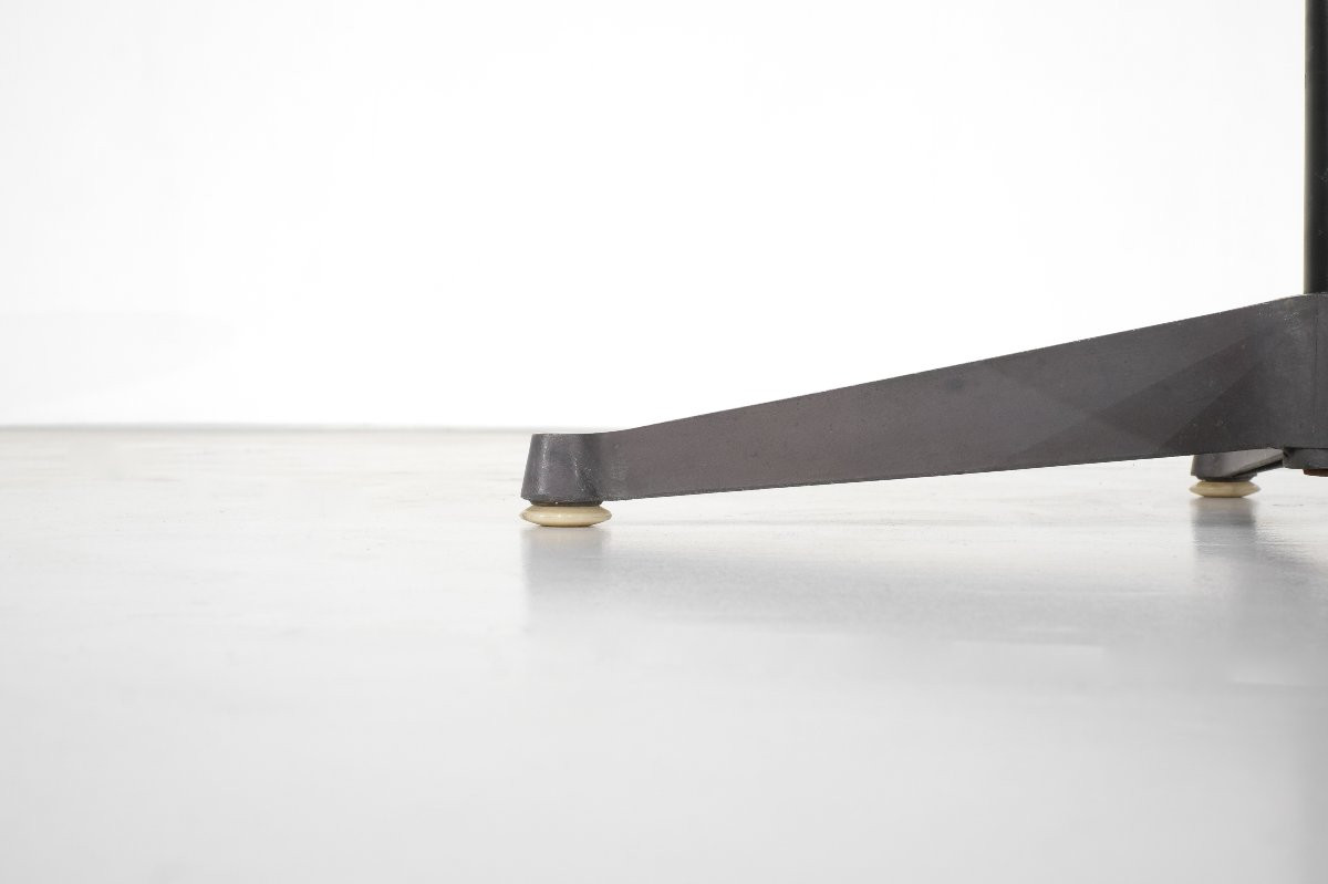 Table basse conçue par Charles et Ray Eames pour Herman Miller, années 1960s.-photo-8