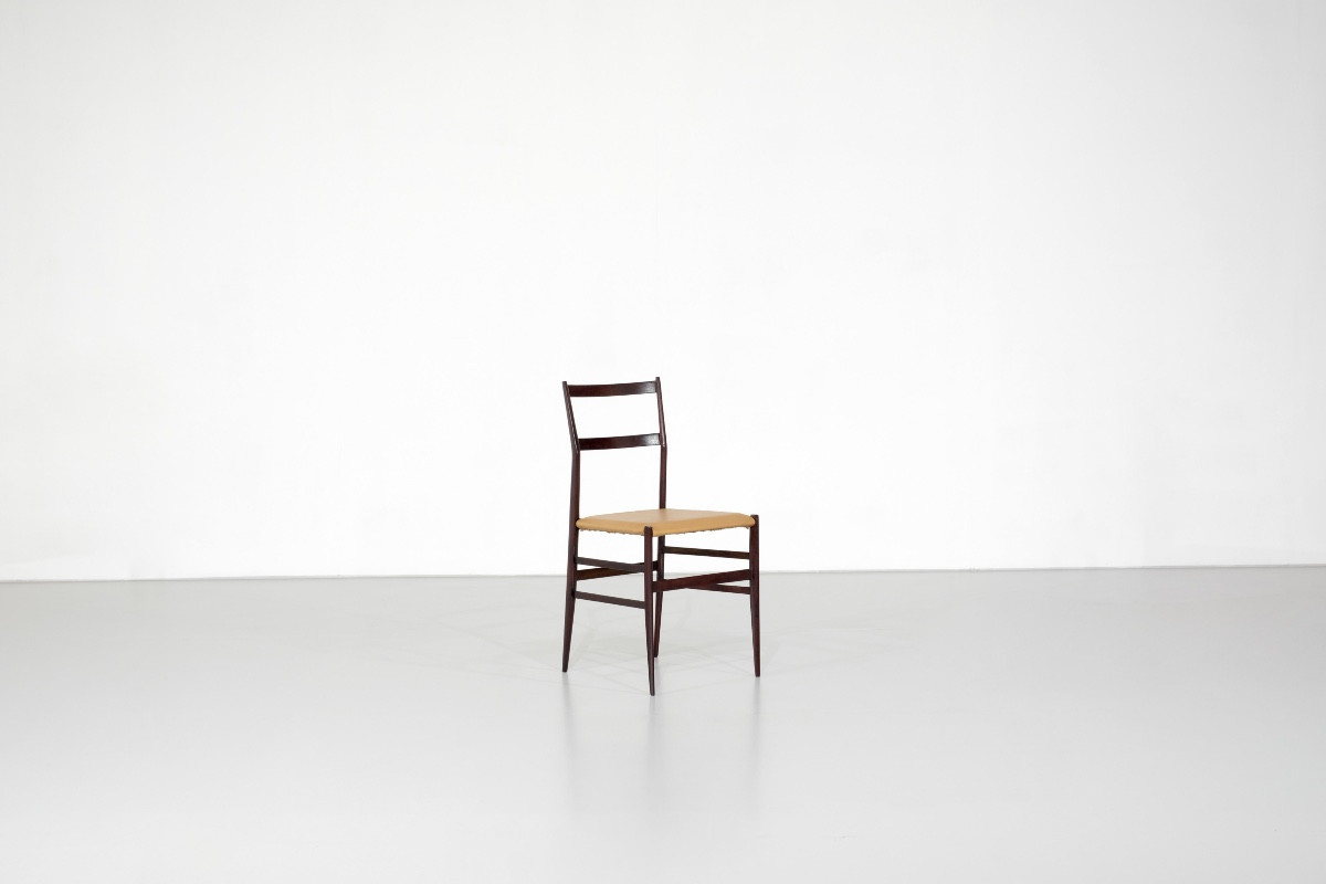 Chaise " Superleggera " en bois, créée par Gio Ponti pour Cassina, Italie, 1957.