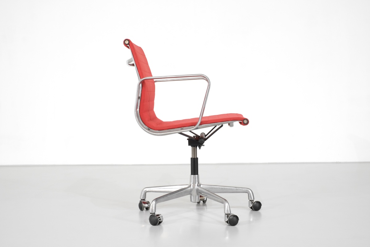 Fauteuil « EA 117 » de Charles Ray Eames pour ICF, États-Unis, 1969.-photo-2