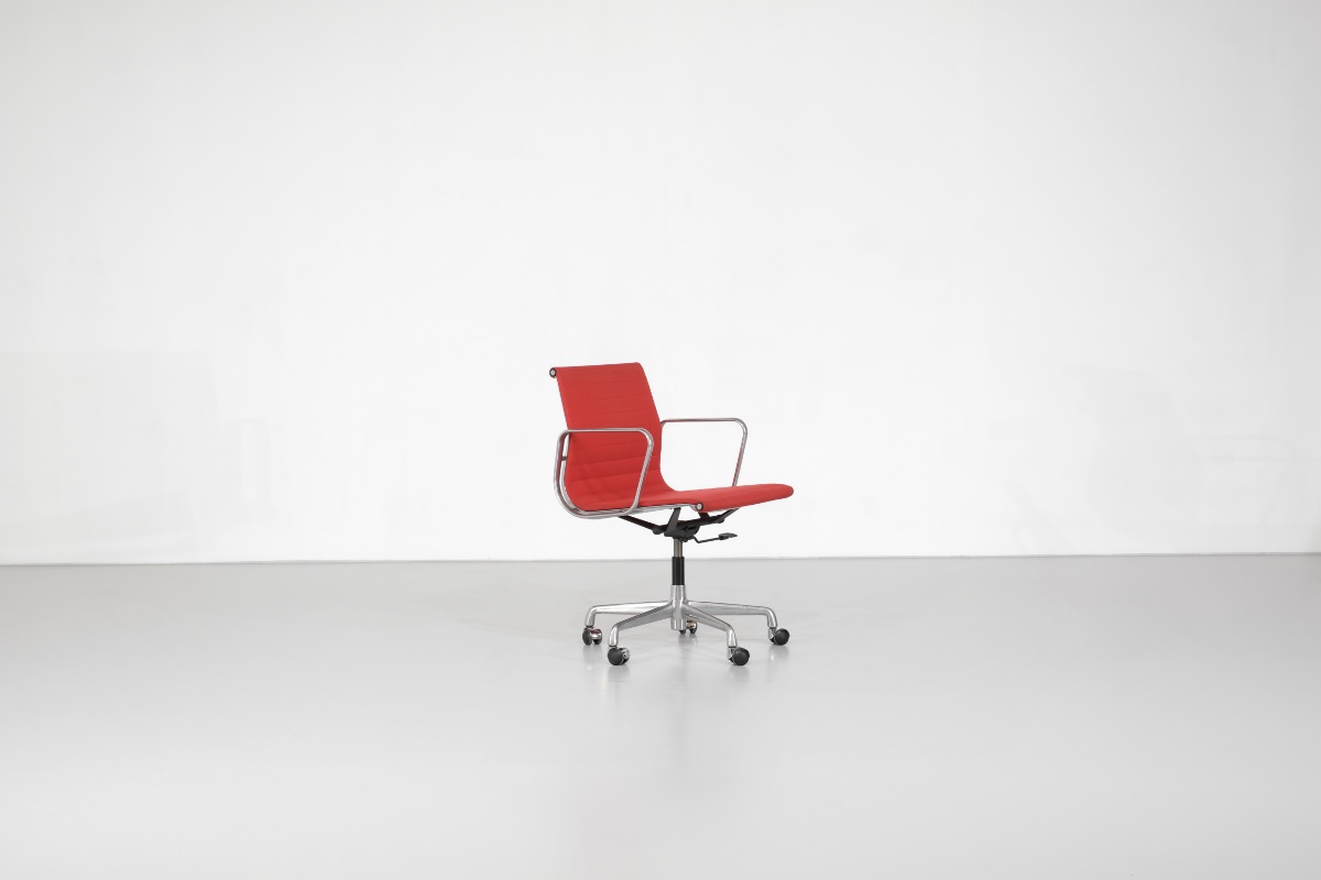 Fauteuil « EA 117 » de Charles Ray Eames pour ICF, États-Unis, 1969.