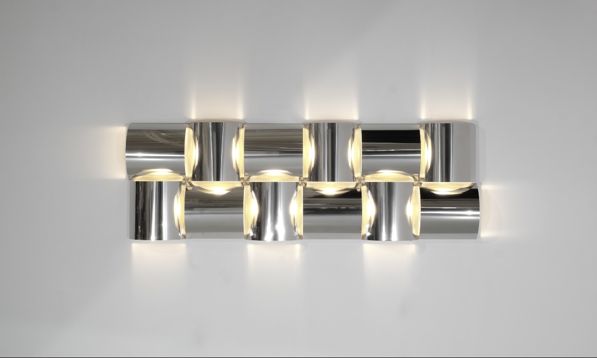 Contemporary-style Wall Light In Stainless Steel And Metal.