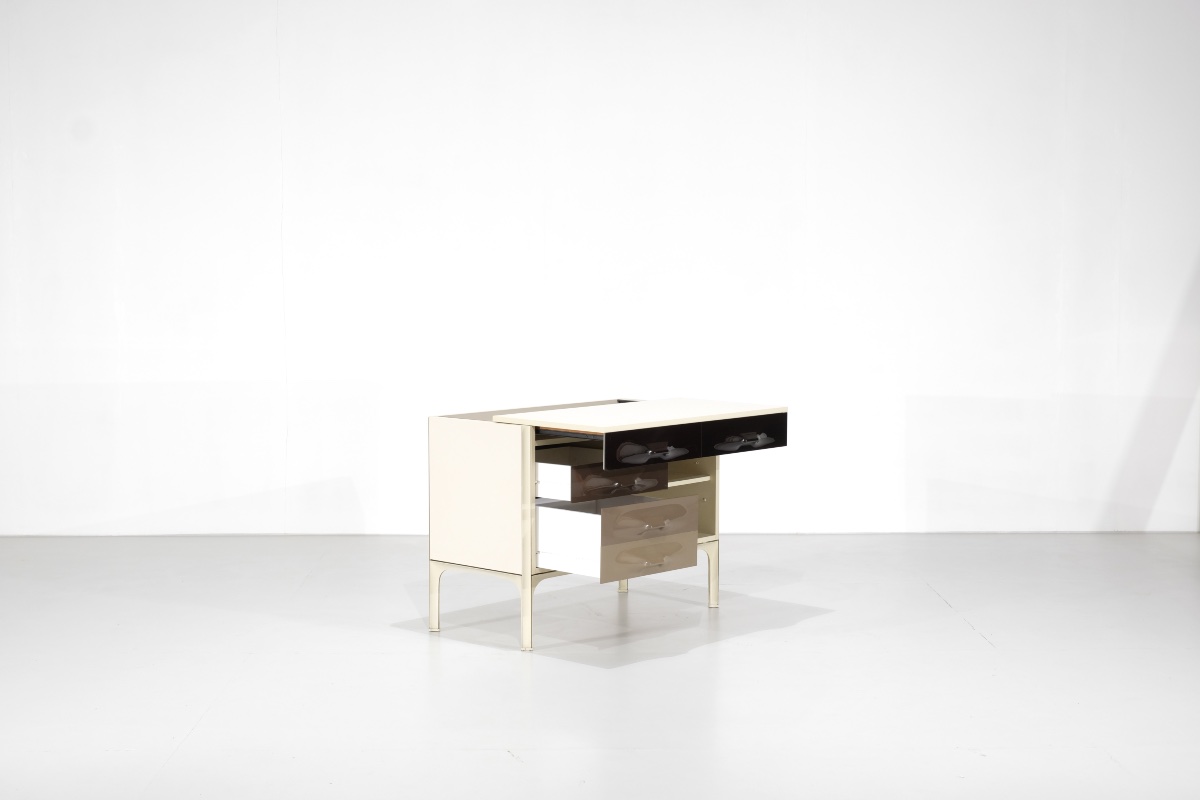 "df2000" Desk Designed By Raymond Loewy For Doubinsky Frères, France, 1960s.