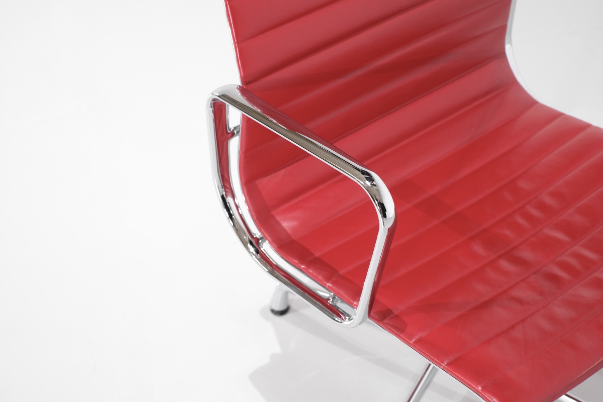 "ea 108" Armchair In Red Leather, Designed By Charles Ray Eames For Vitra, United States, 1969.-photo-3