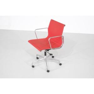 Fauteuil " EA 117 " Charles Ray Eames pour ICF, États-Unis 1969.