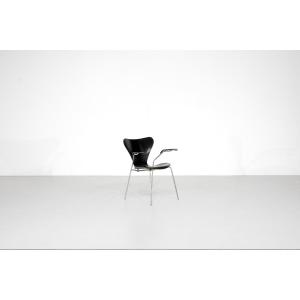 Chaise modèle " 3207 " en bois par Arne Jacobsen pour Fritz Hansen, Danemark 1955.