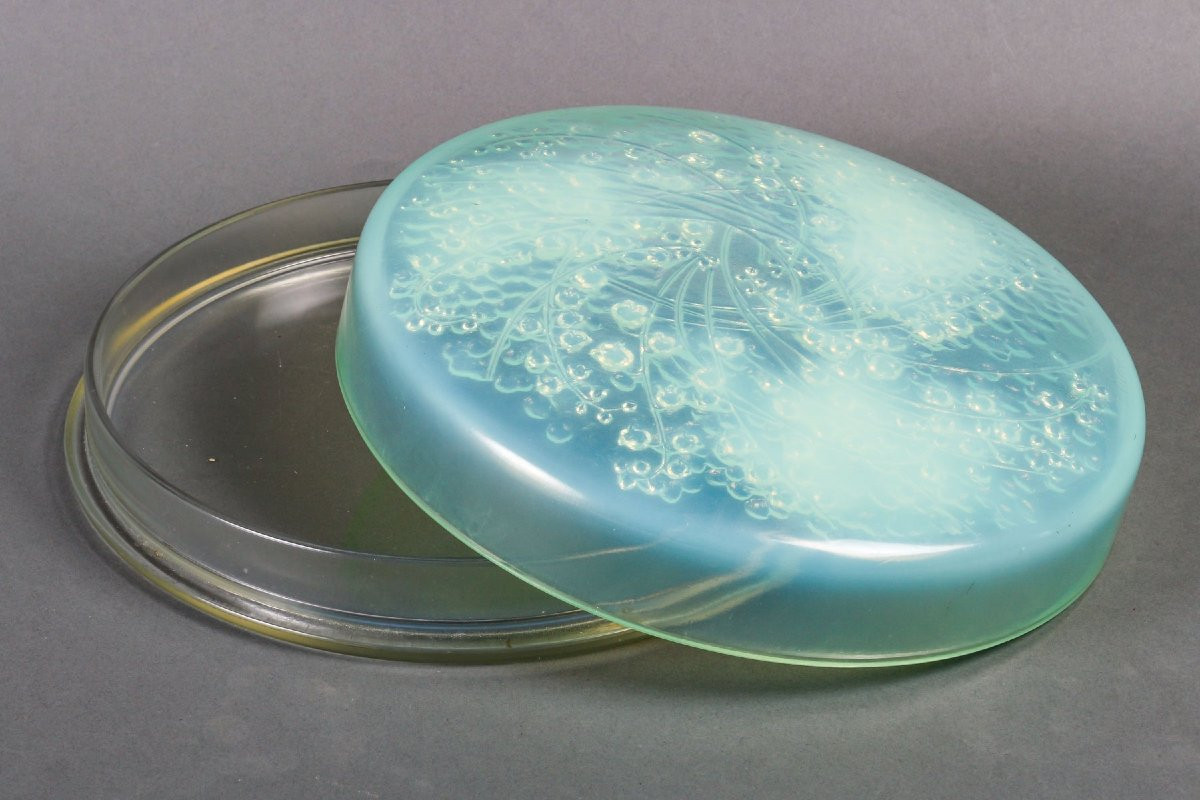 René Lalique (1860-1945), « Boite Ronde Grande Muguet » en verre Peppermint Opalescent, 1921 -photo-3