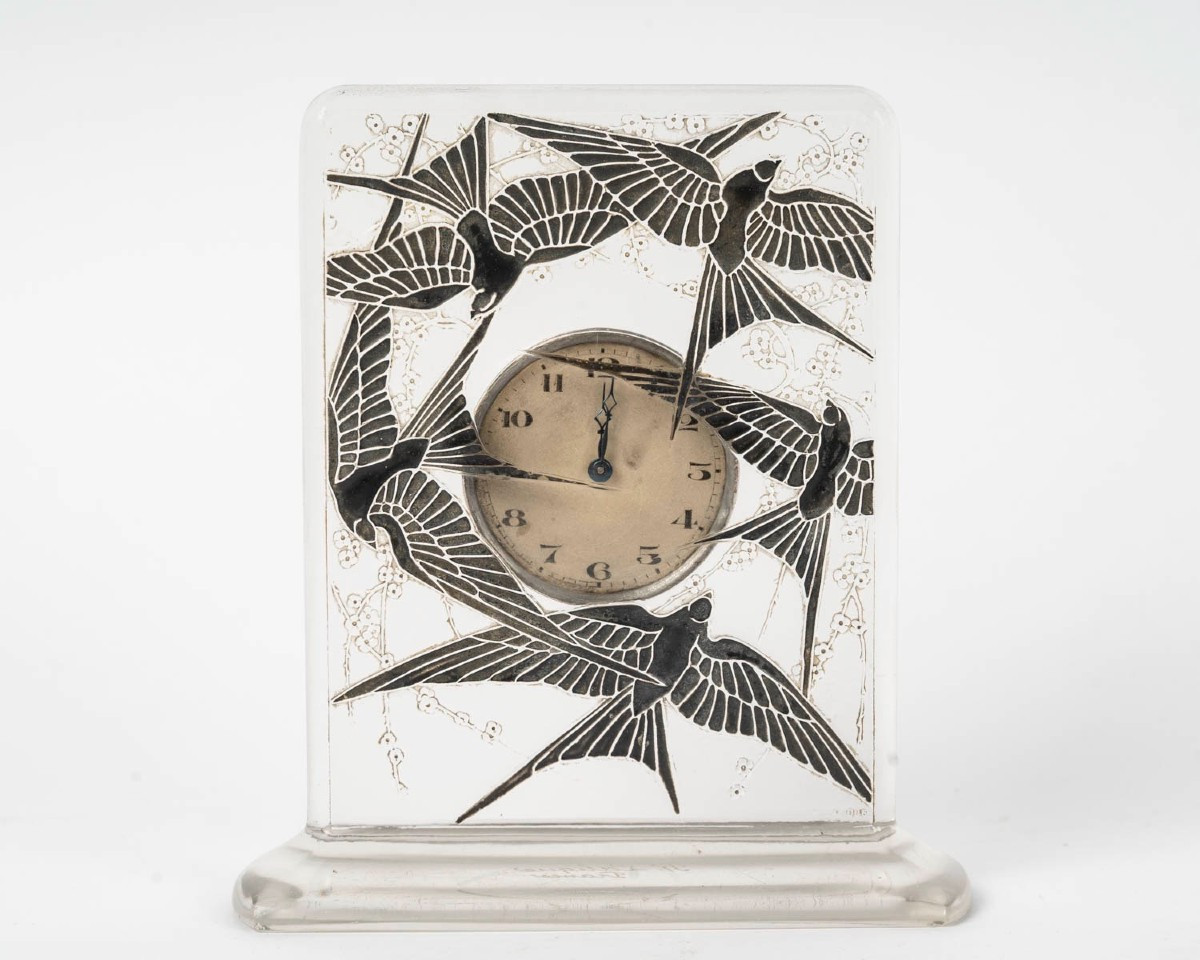 René Lalique Pendulette 8 Jours « Cinq Hirondelles » Glass Clock, 1920