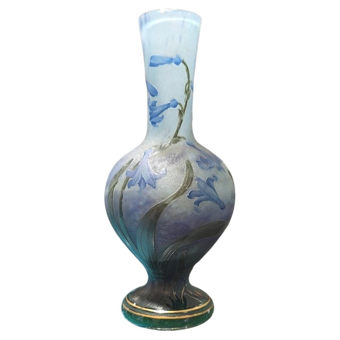 " Jacinthes". Vase Art nouveau Daum Nancy Croix de Lorraine , circa 1900