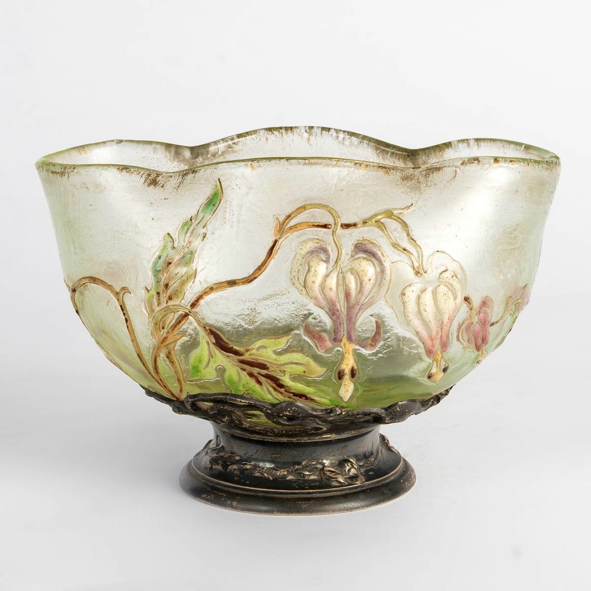 Émile Gallé (1846–1904) Coupe Art nouveau à décor de Cœurs-de-Marie, circa 1900