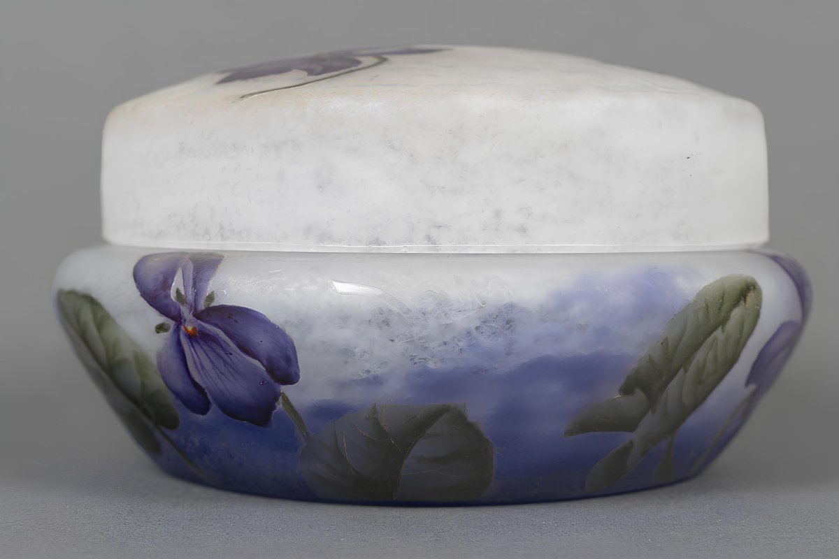 Daum Nancy French Art Nouveau Cameo And Enameled Glass Violet Bonbonnière, Circa 1900-photo-2