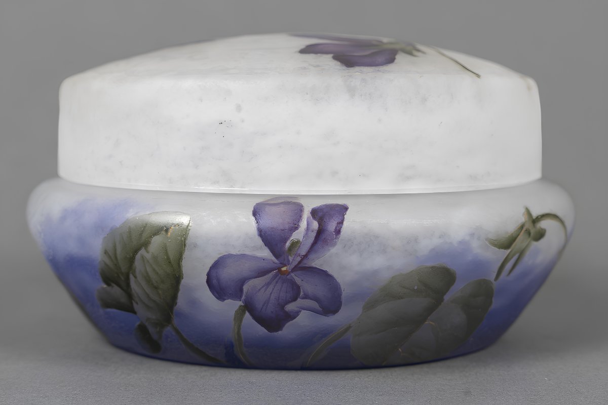 Daum Nancy French Art Nouveau Cameo And Enameled Glass Violet Bonbonnière, Circa 1900-photo-1