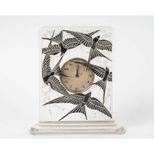 René Lalique Pendulette 8 Jours « Cinq Hirondelles » Glass Clock, 1920