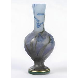 " Jacinthes". Vase Art nouveau Daum Nancy Croix de Lorraine , circa 900