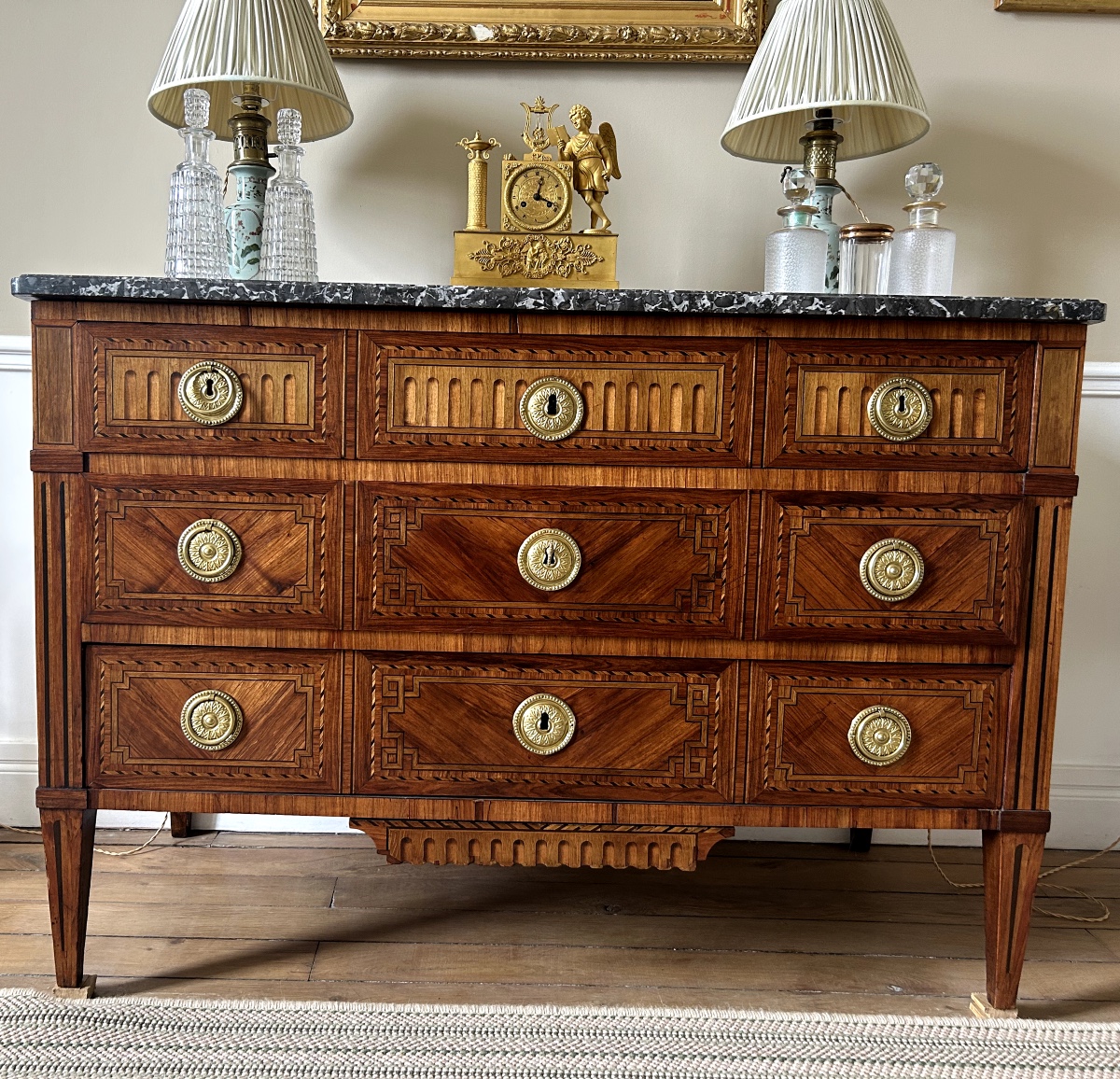 Commode d'époque Louis XVI estampillée jean-Baptiste Courte 