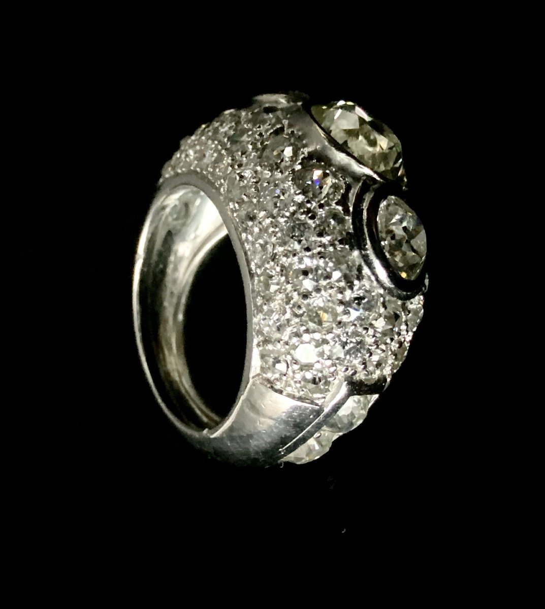 Bague Or Blanc 18k Sertie d'Un Diamant Taille Ancienne De 2,50 Carats Et 2 De 0,75 Carat-photo-5