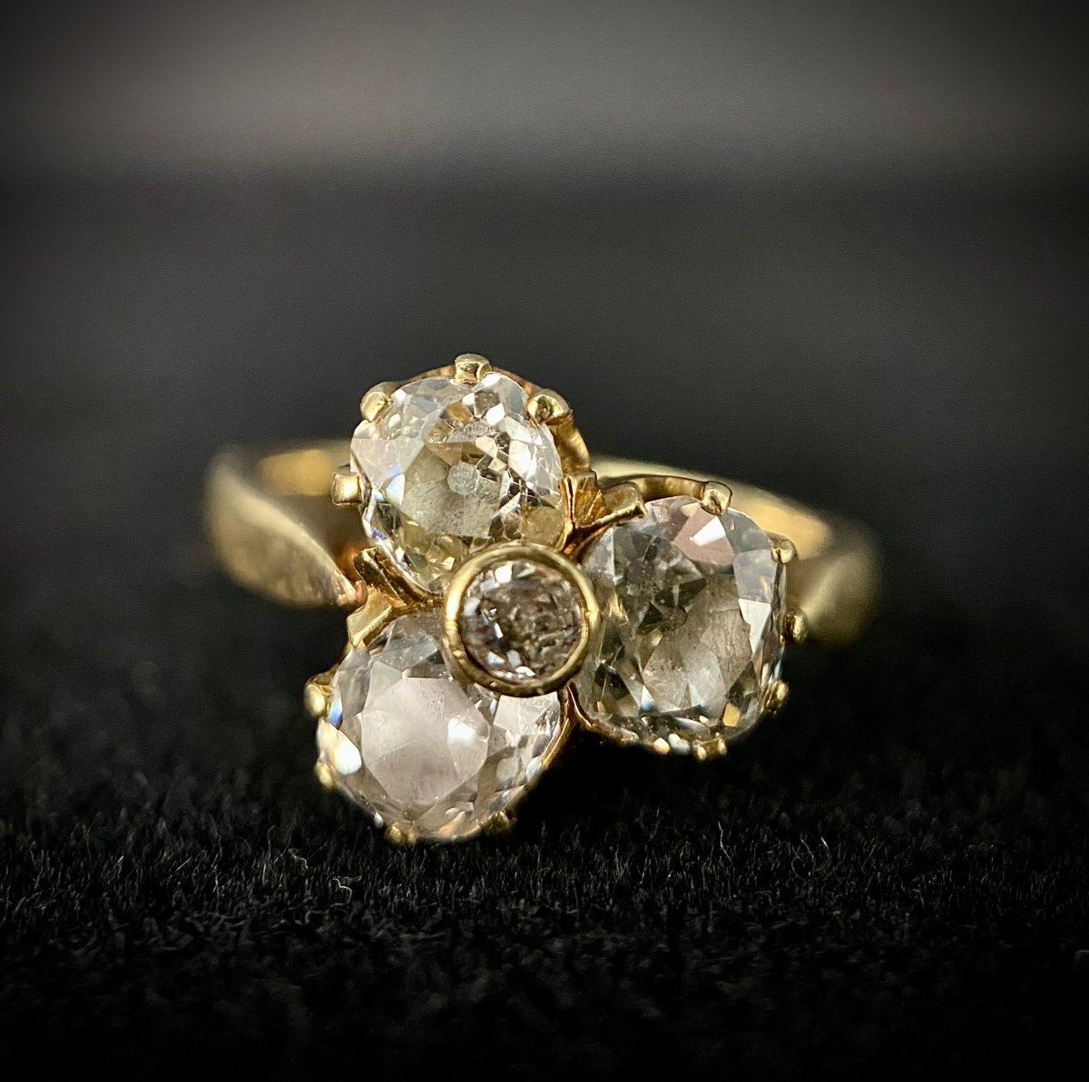 Napoleon III Ring In 18 Carat Yellow Gold Set With 3 Old Diamonds Of 0.60 Carat Each-photo-3