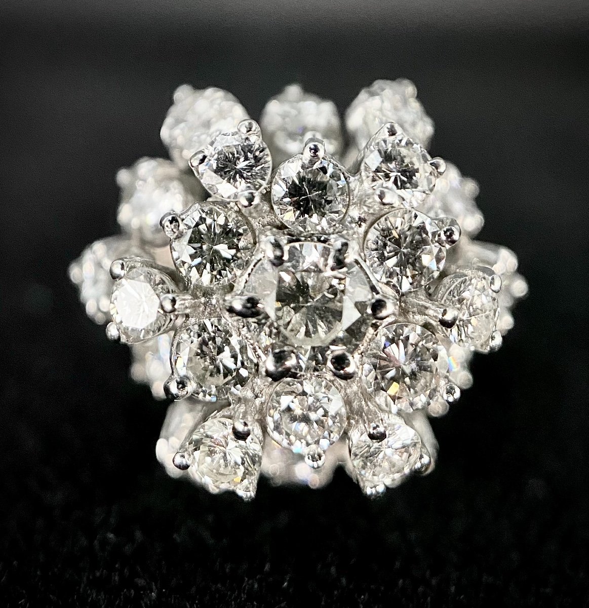1970s Flower Ring Set With A 0.32 Carat Central Diamond Surrounded By 3 Carats Of Brilliants-photo-1