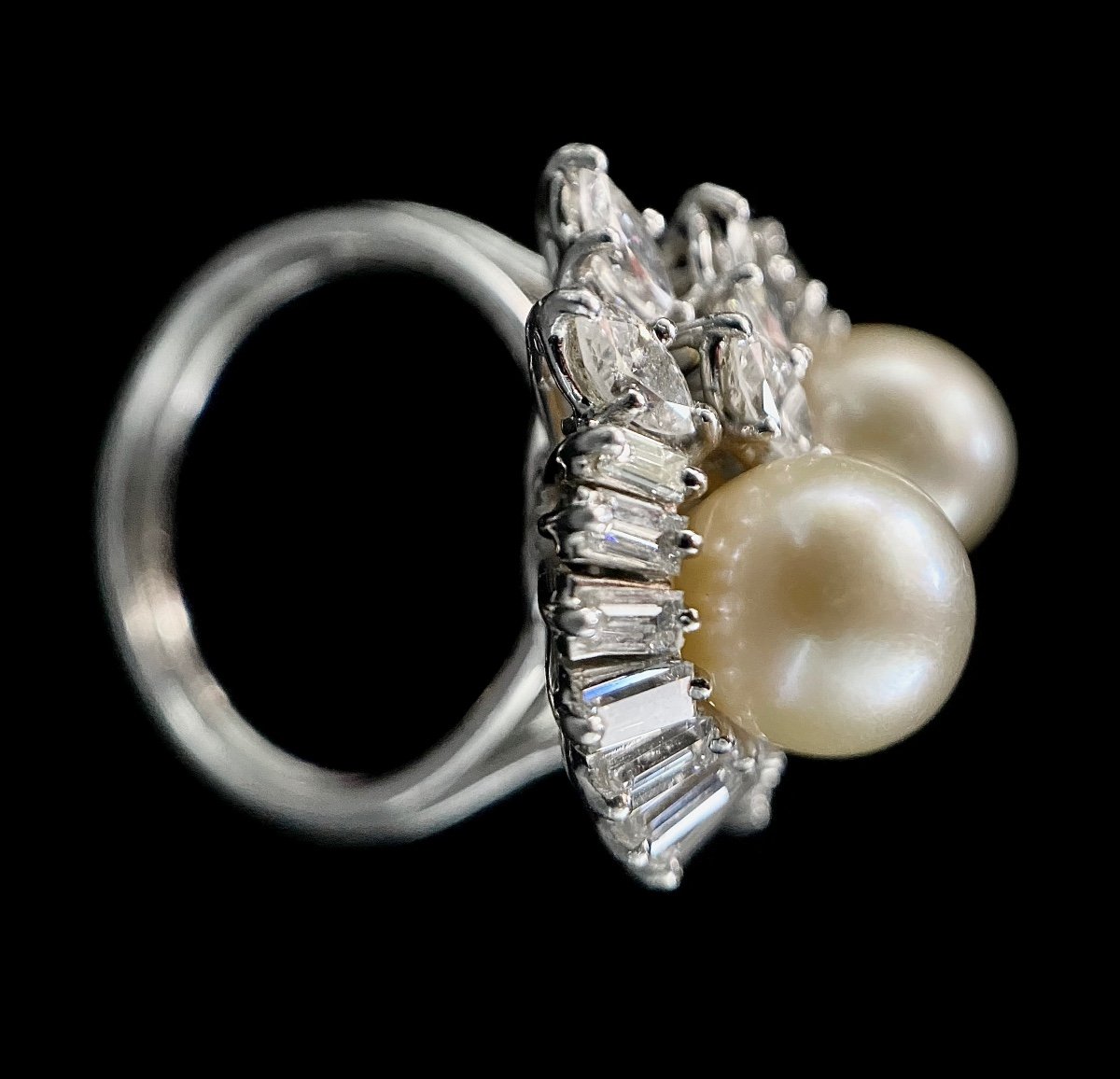 Ring In White Gold Set With 2 Pearls Surrounded By 22 Diamonds: 3.50 Carats-photo-1