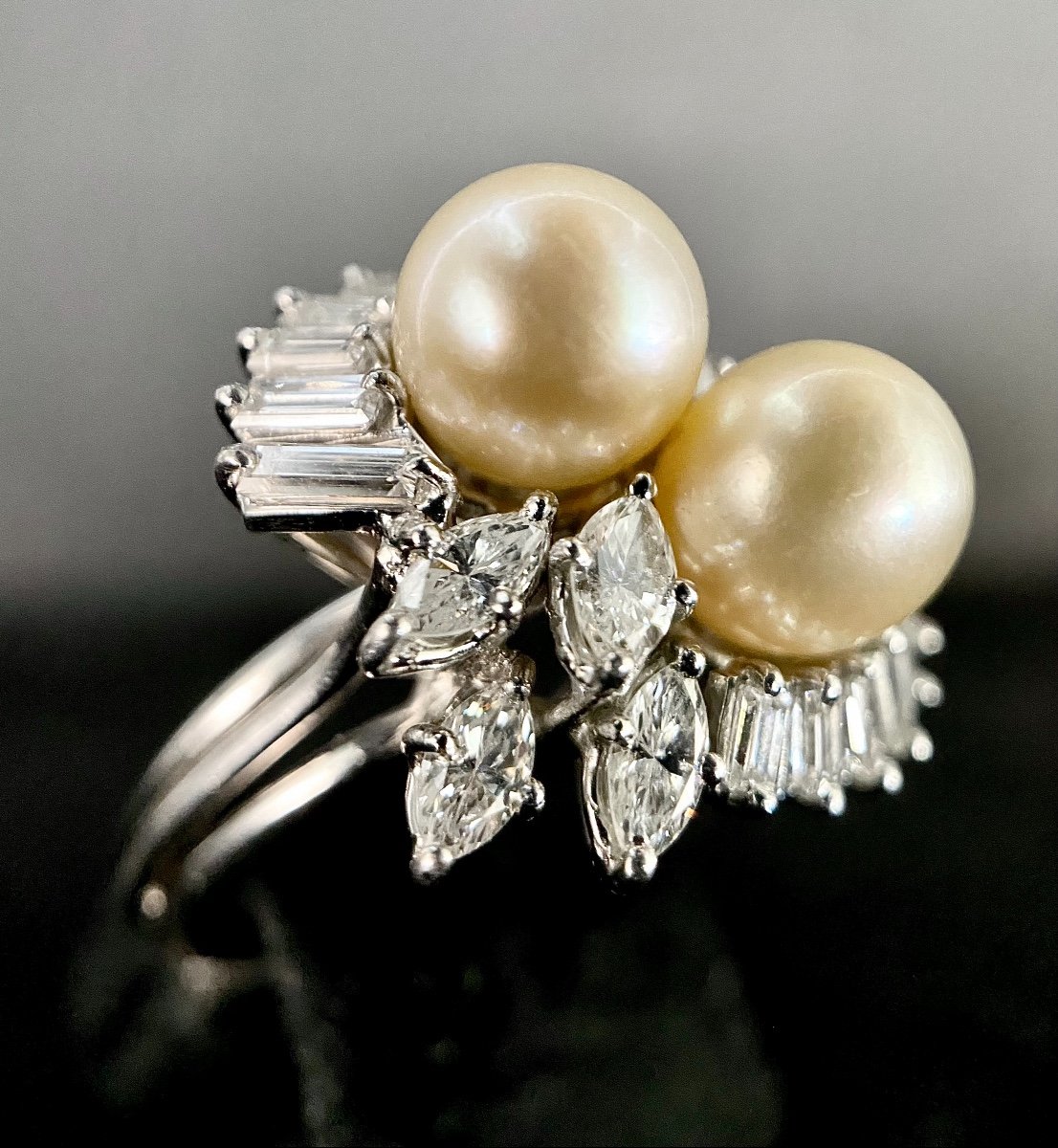 Ring In White Gold Set With 2 Pearls Surrounded By 22 Diamonds: 3.50 Carats-photo-2