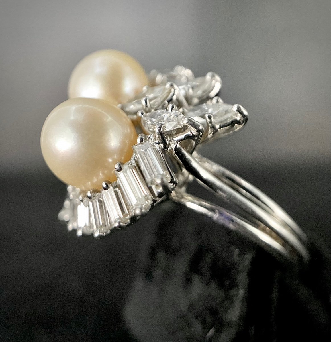 Ring In White Gold Set With 2 Pearls Surrounded By 22 Diamonds: 3.50 Carats-photo-4