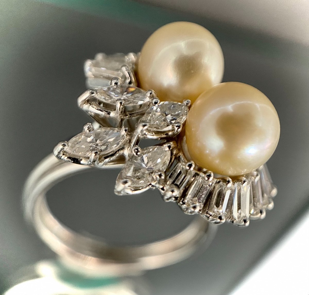 Ring In White Gold Set With 2 Pearls Surrounded By 22 Diamonds: 3.50 Carats-photo-5