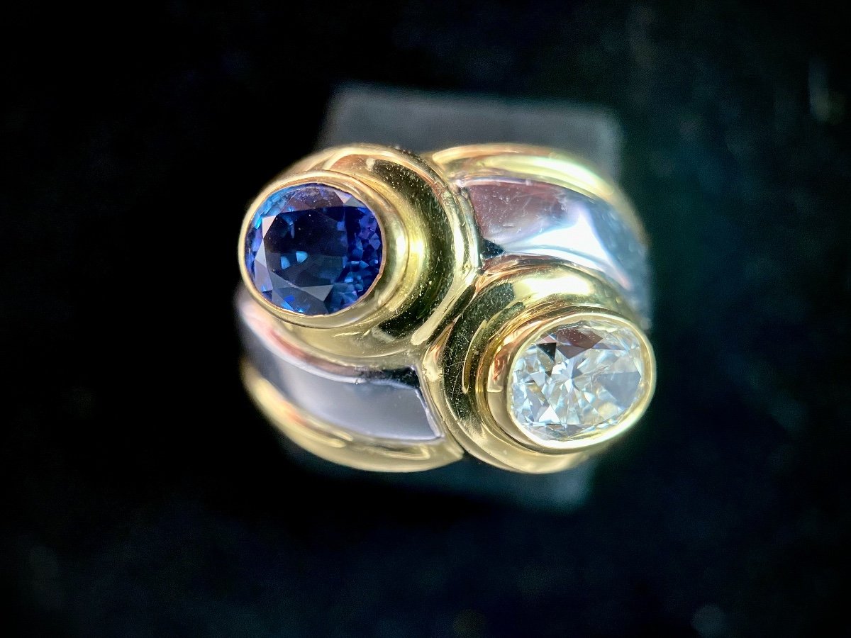 Bague Encore Jaune Et Blanc Sertie d'Un Diamant Ovale De 1 Carat Et d'Un Saphir Oval De 1 Carat