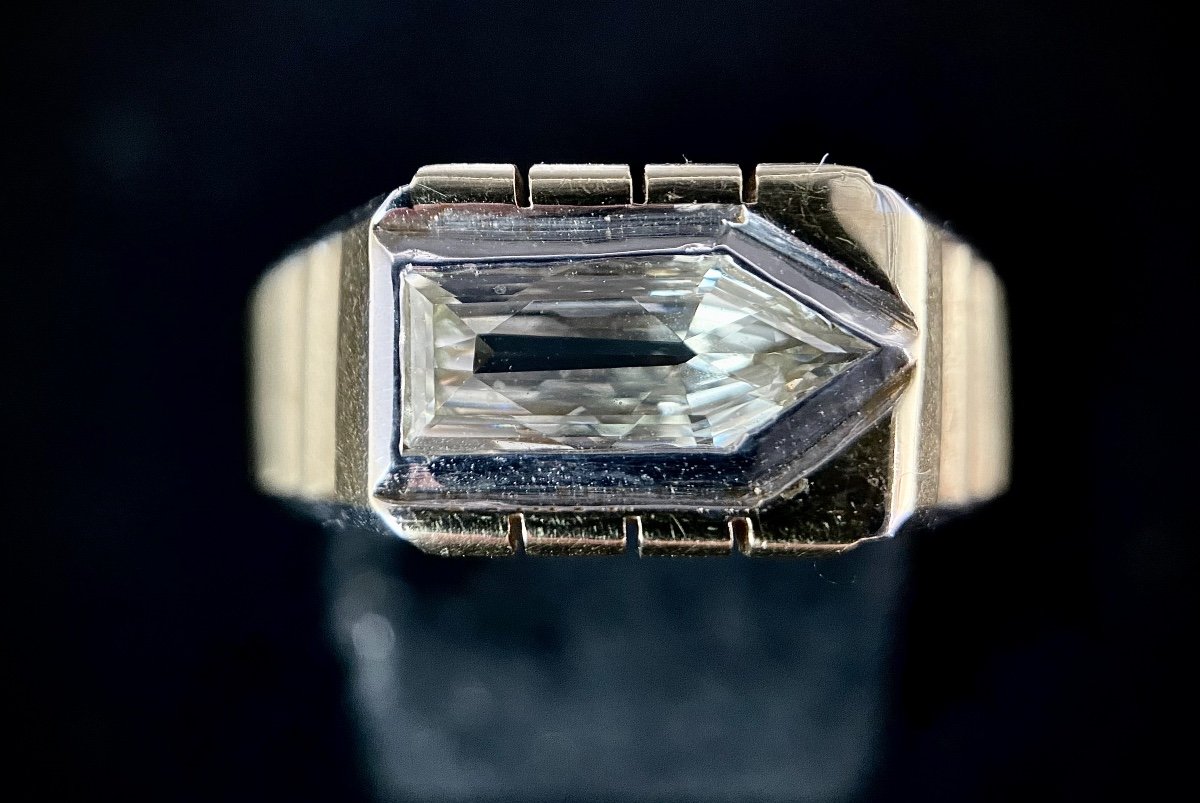 18k Yellow Gold Ring With 1.50 Carat Trapezoid Cut Diamond Champagne Color-photo-4