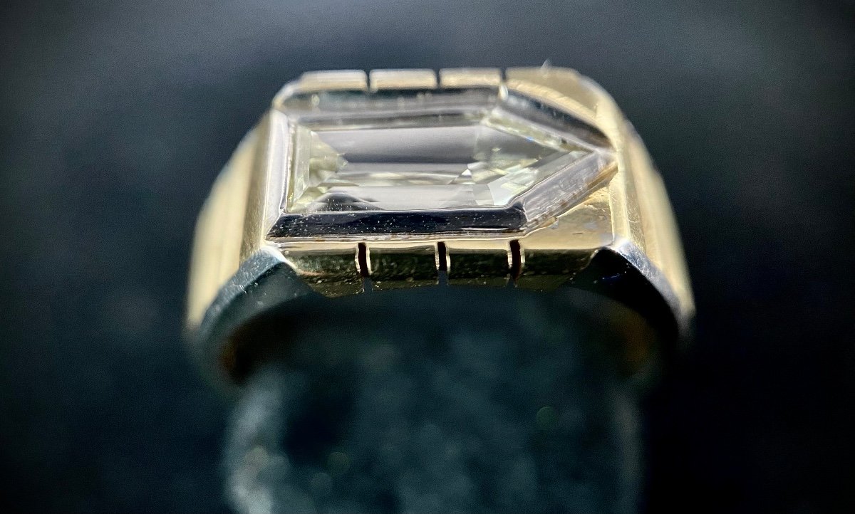 18k Yellow Gold Ring With 1.50 Carat Trapezoid Cut Diamond Champagne Color-photo-5
